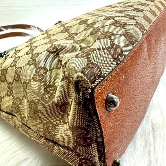 ๐Gucci Monogram Shoulder Bagโ Excellent Pre-Lovedโจ๐ - Picture 5 of 17